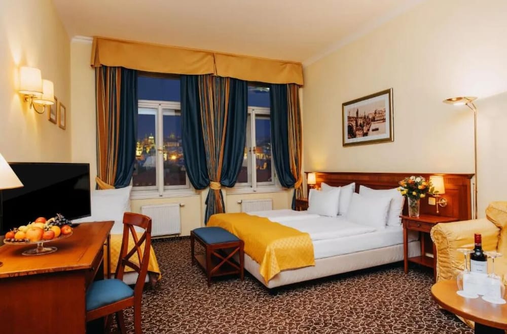 ROOM, TRIPLE