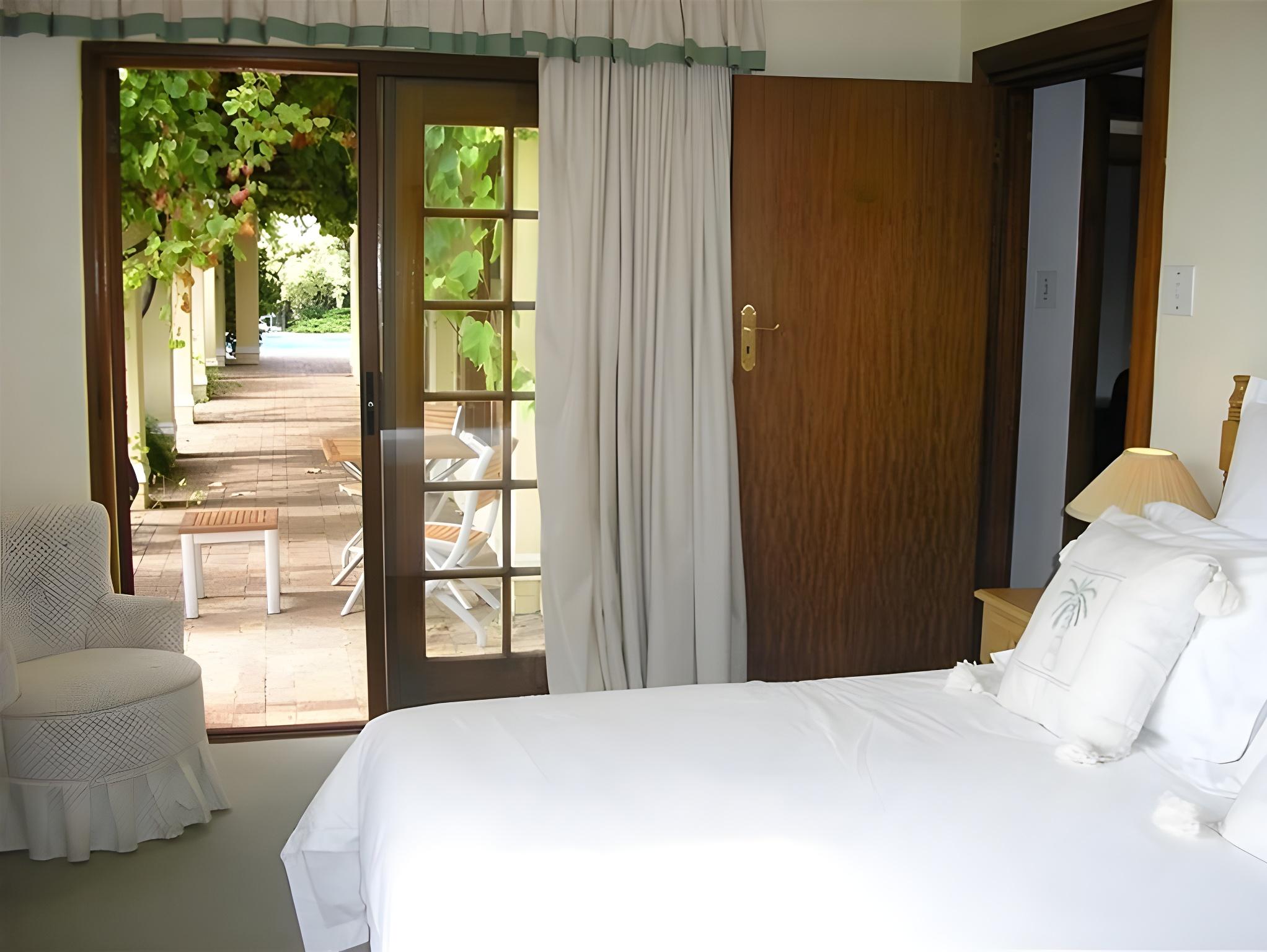 Elegant, Queen Bed