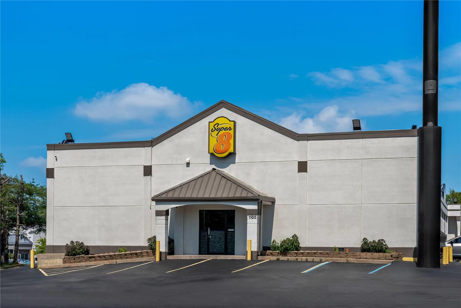 Super 8 Brownsburg Indianapolis Area 12/15