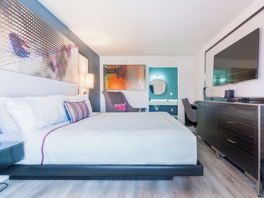 Standard, King Bed