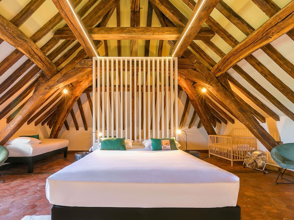 Superior, 1 Double and 3 Single Beds