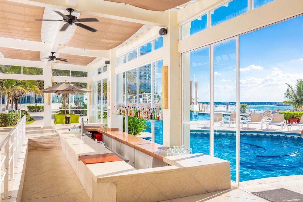 Krystal Cancun 32/50
