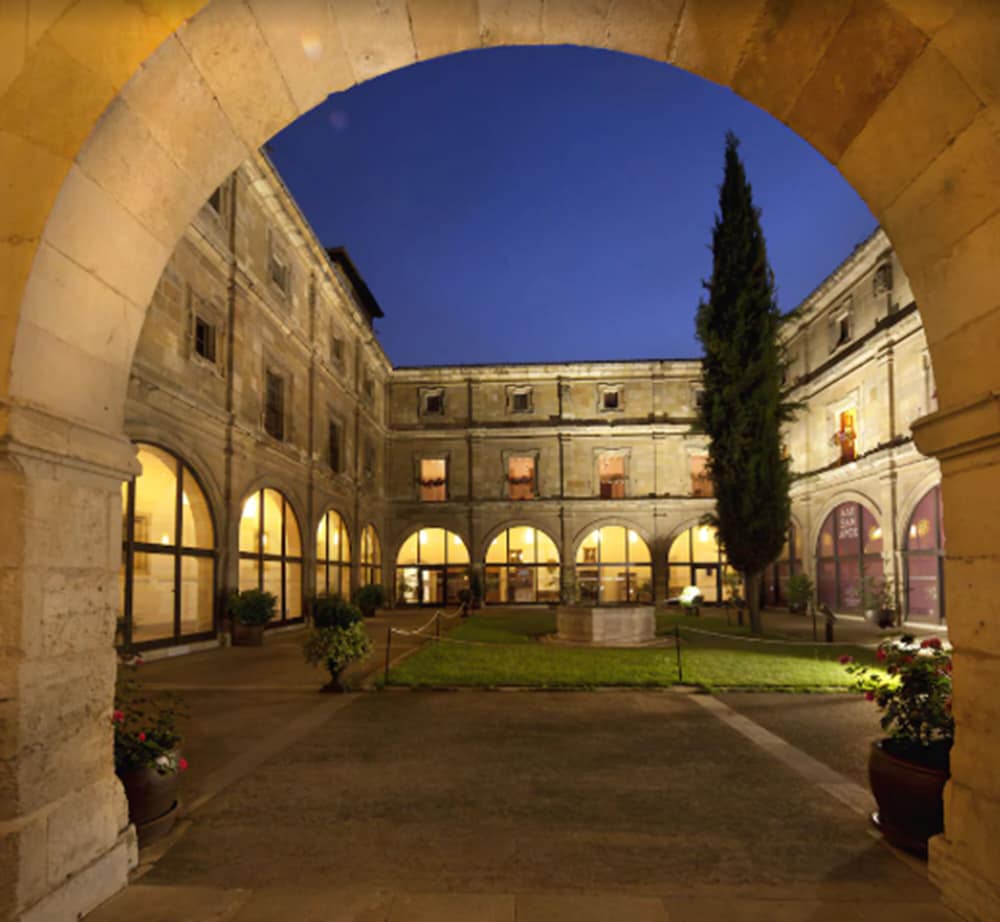Real Colegiata San Isidoro Hotel 67/72