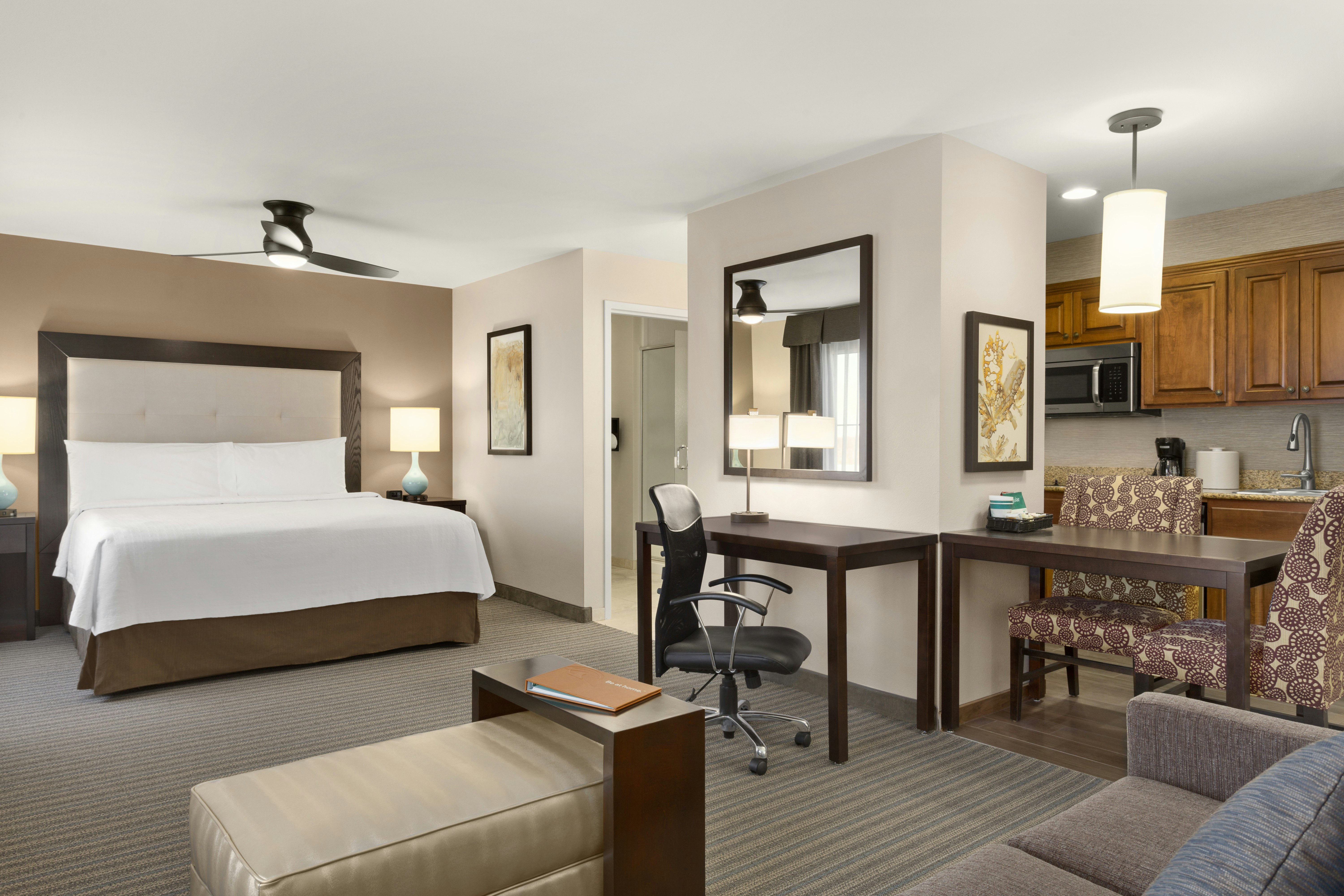 STUDIO, KING BED, ACCESSIBLE