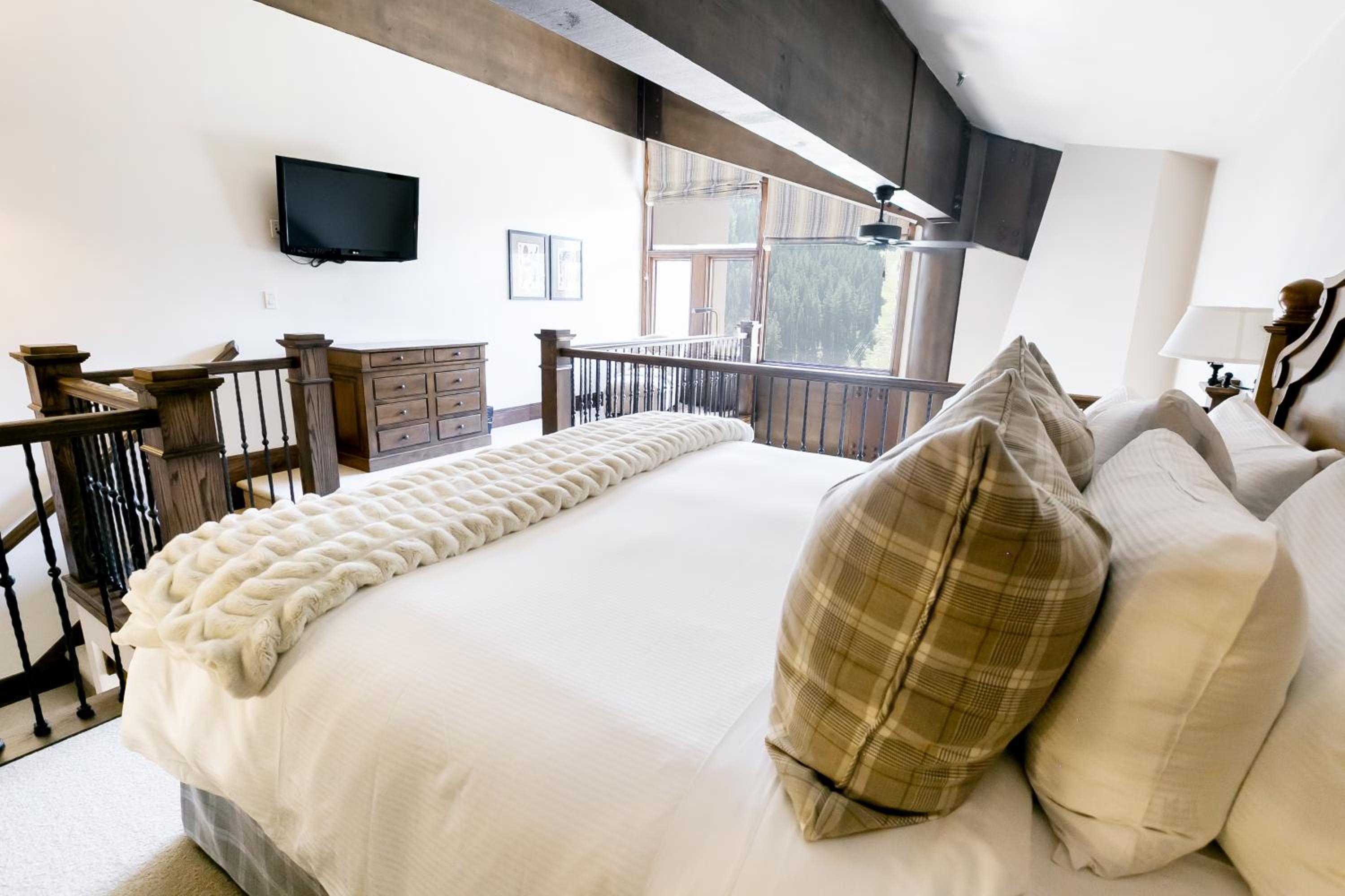 2 Bedrooms, Sultan, Loft, Suite, Mountain View