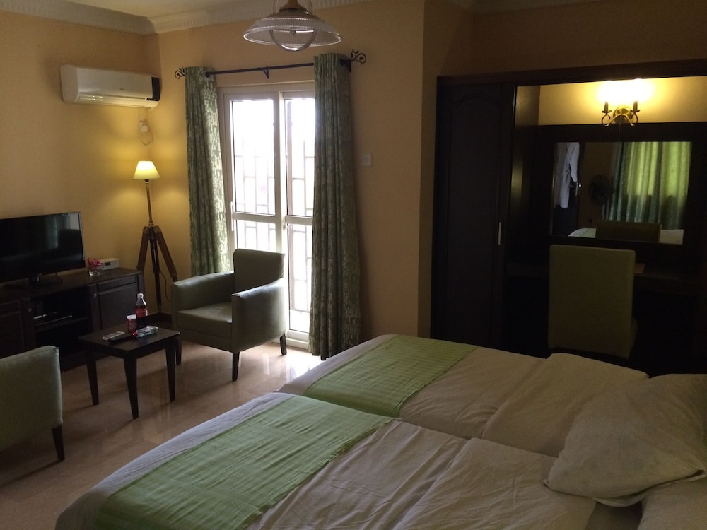Fort Ross Hotel 9/35