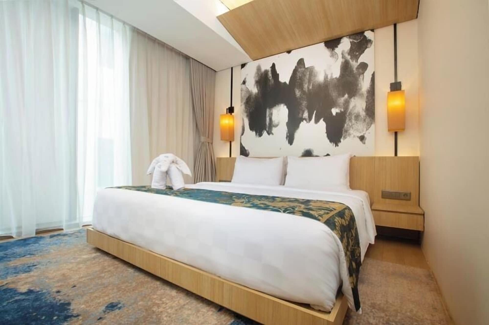 DELUXE, DOUBLE BED
