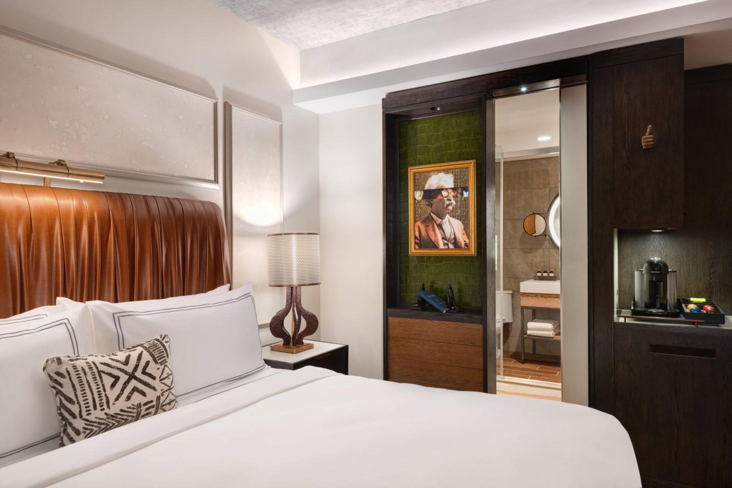 Studio, King Bed, Water View, Large, Accessible