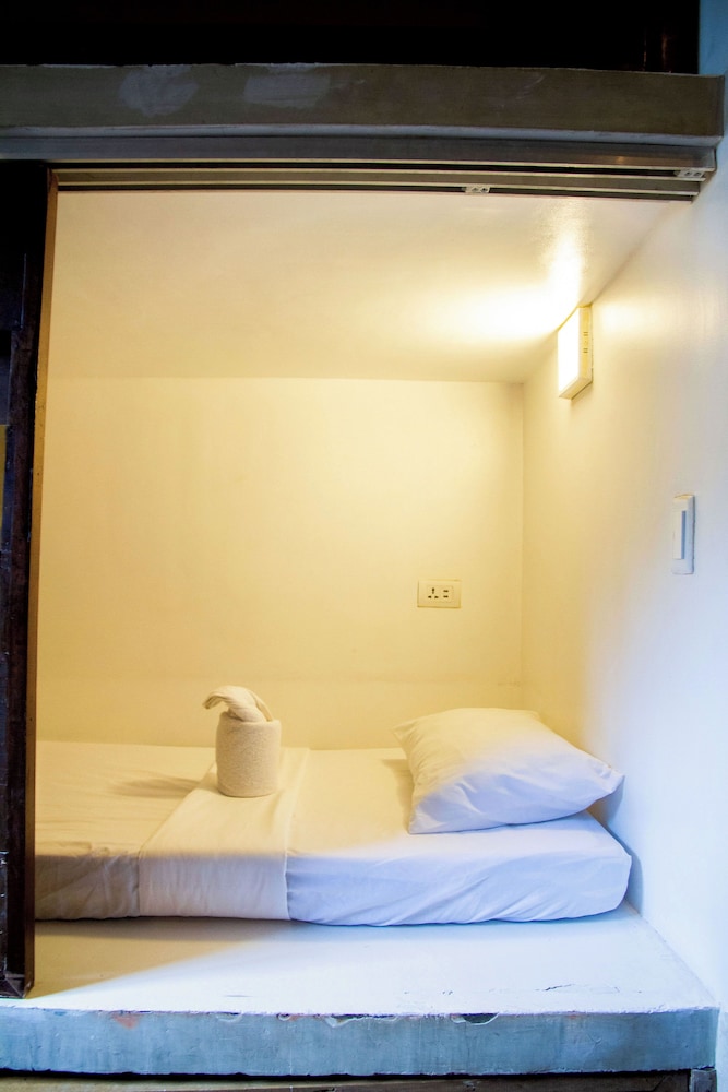 MIXED DORM, 8 BEDS