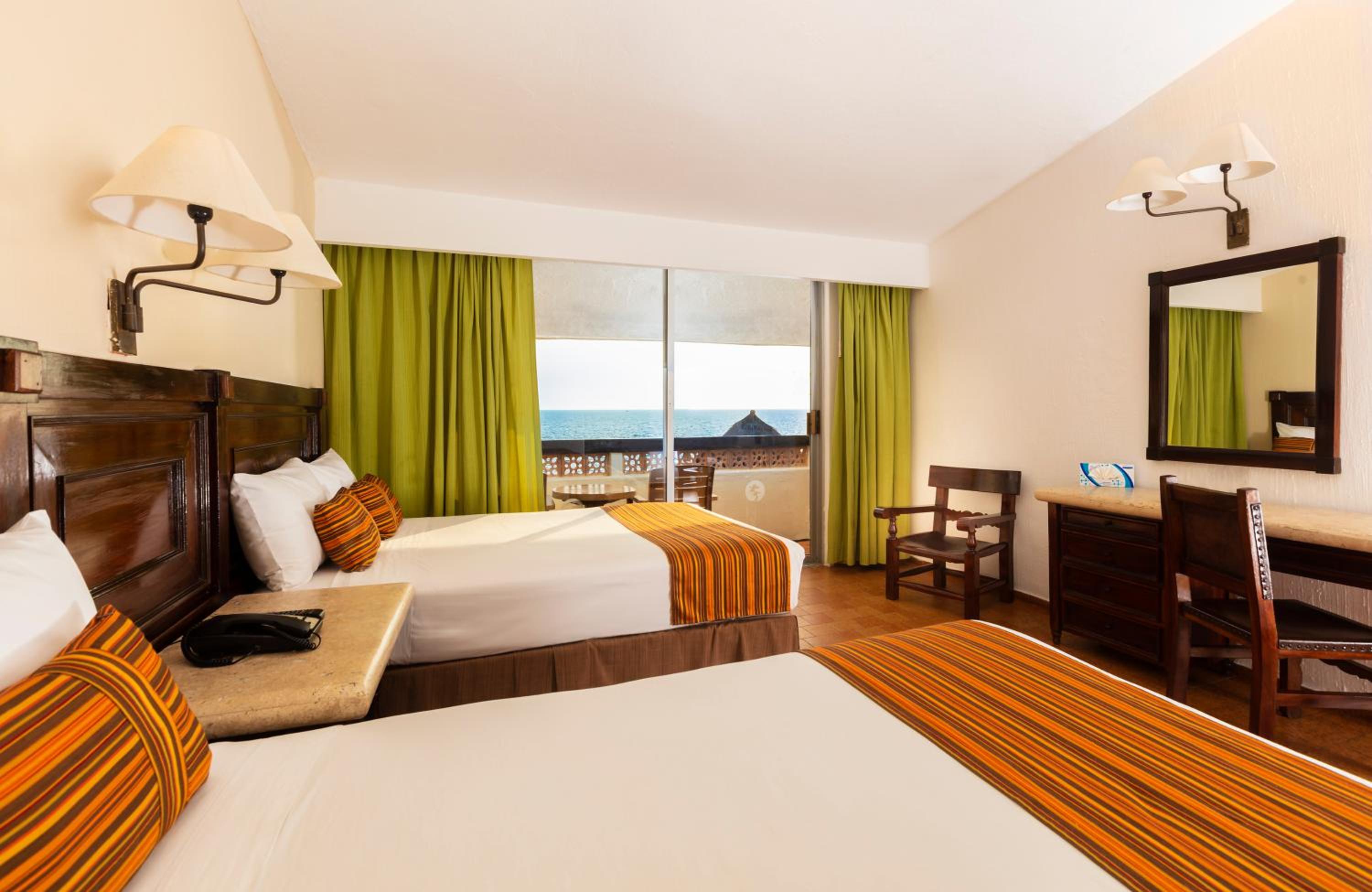 غرفة قياسية بسريرين مزدوجين بإطلالة على البحر، Las Palmas By The Sea All Inclusive 2/5