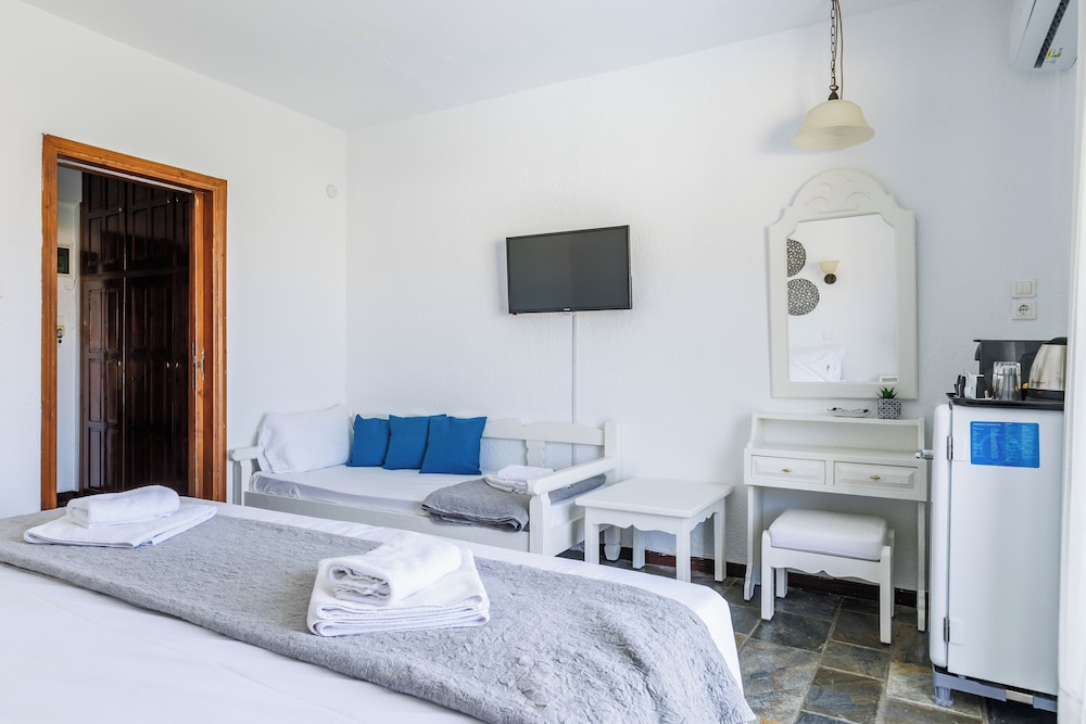1 BEDROOM, TRIPLE