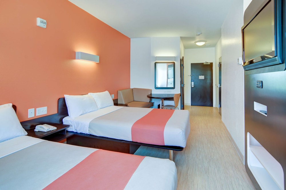 Motel6 Roanoke, TX - Northlake - Speedway 11/48
