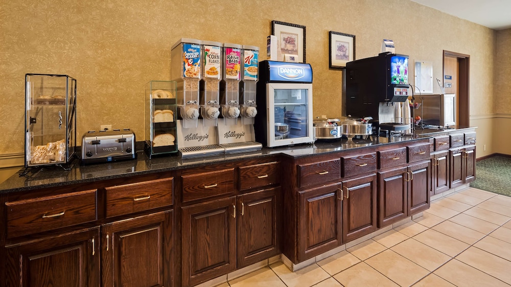 Best Western Penn-Ohio Inn & Suites 23/27