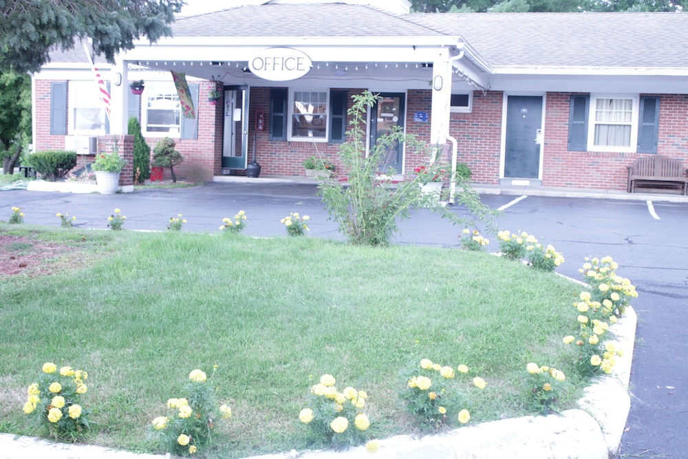 Howard Johnson By Wyndham Williamstown 5/24