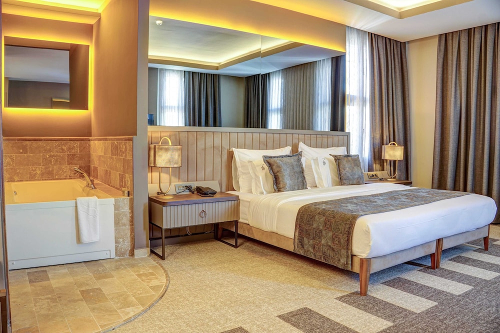 Four Mansions Hotel 14/45