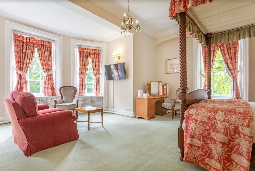 Woodlands Manor 58/100