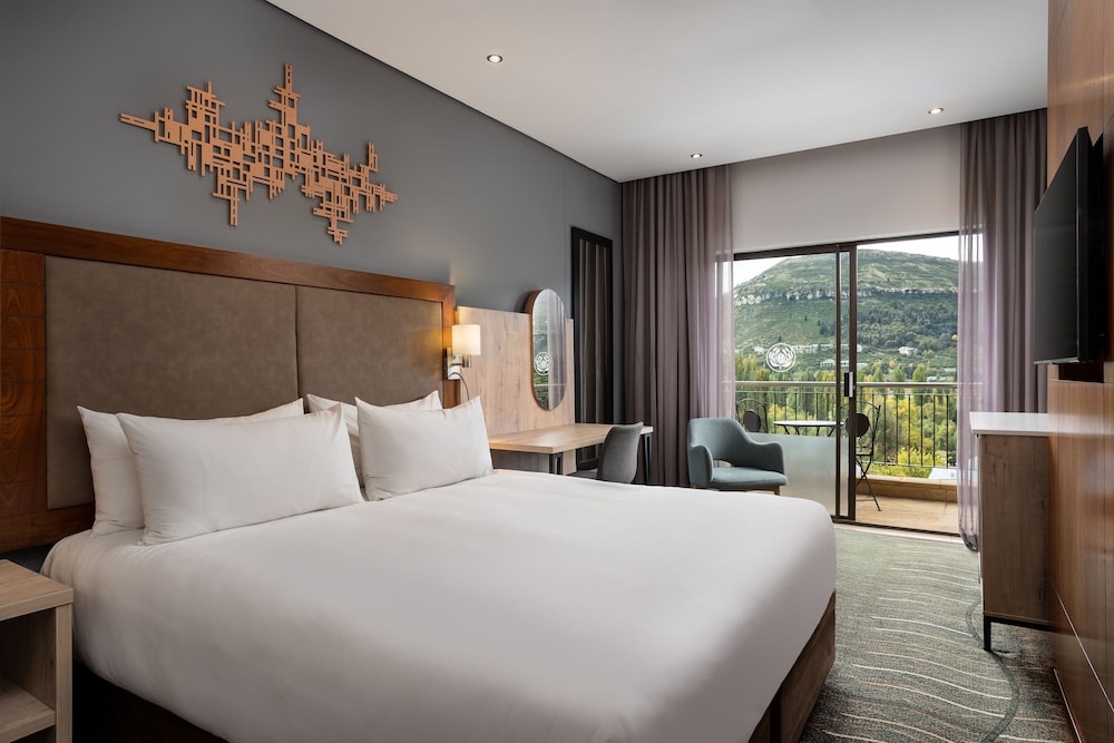 غرفة ديلوكس بسرير كينج بإطلالة على الجبل، Protea Hotel Clarens 3/8