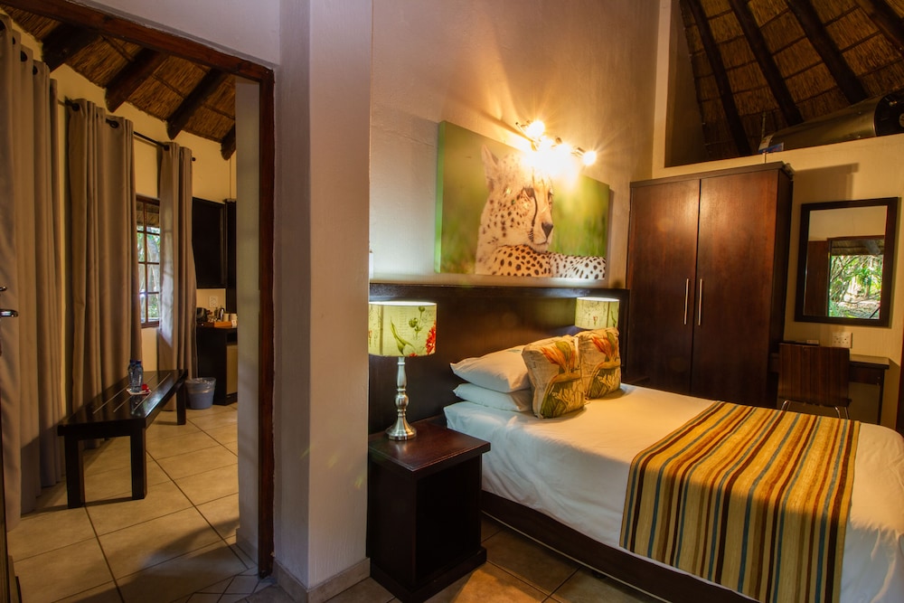 Emdoneni Lodge with Animal Care and Rehab Centre 21/66
