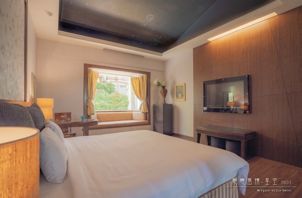 ROMANTIC, DOUBLE BED