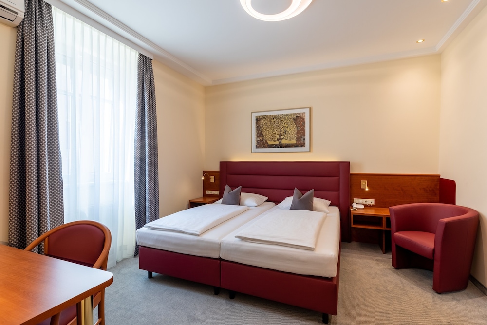 غرفة كومفورت بسرير مزدوج بإطلالة على الفناء، Austria Classic Hotel Wien 3/10
