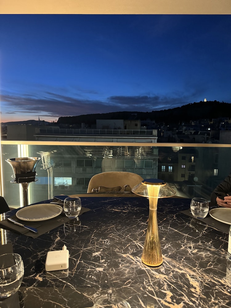 Heritage Hill Hotel 63/64
