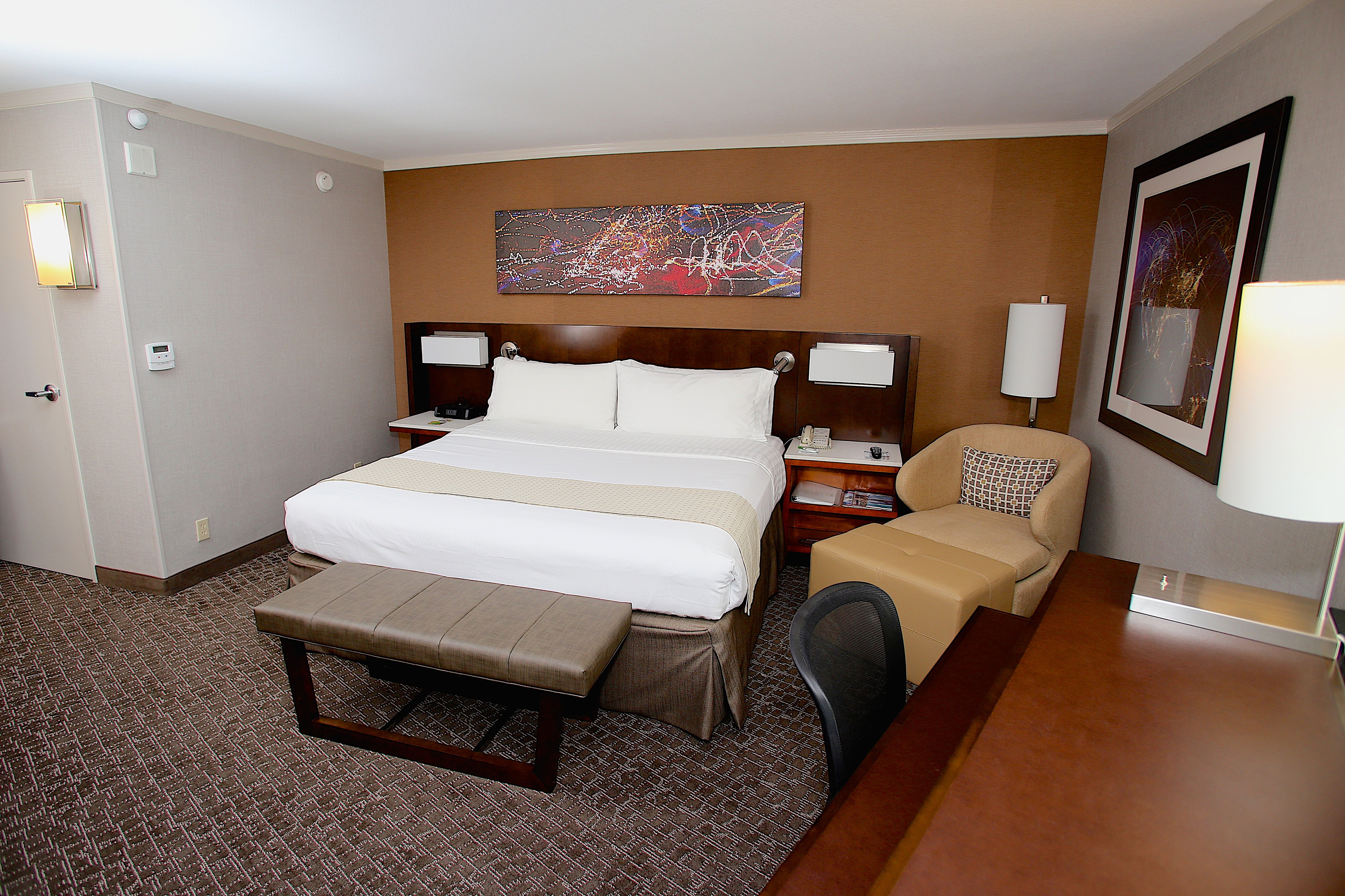 Holiday Inn Long Beach Airport 23/69