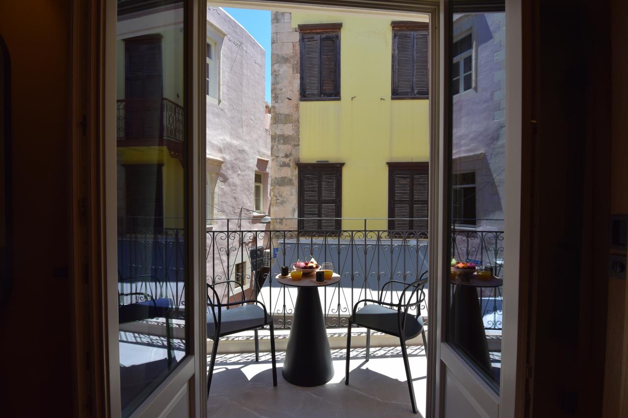 Consolato Boutique Suites 82/94