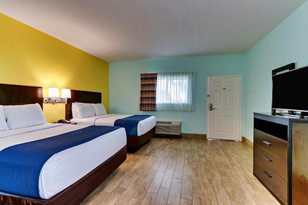 2 Queen Beds Non-Smoking
