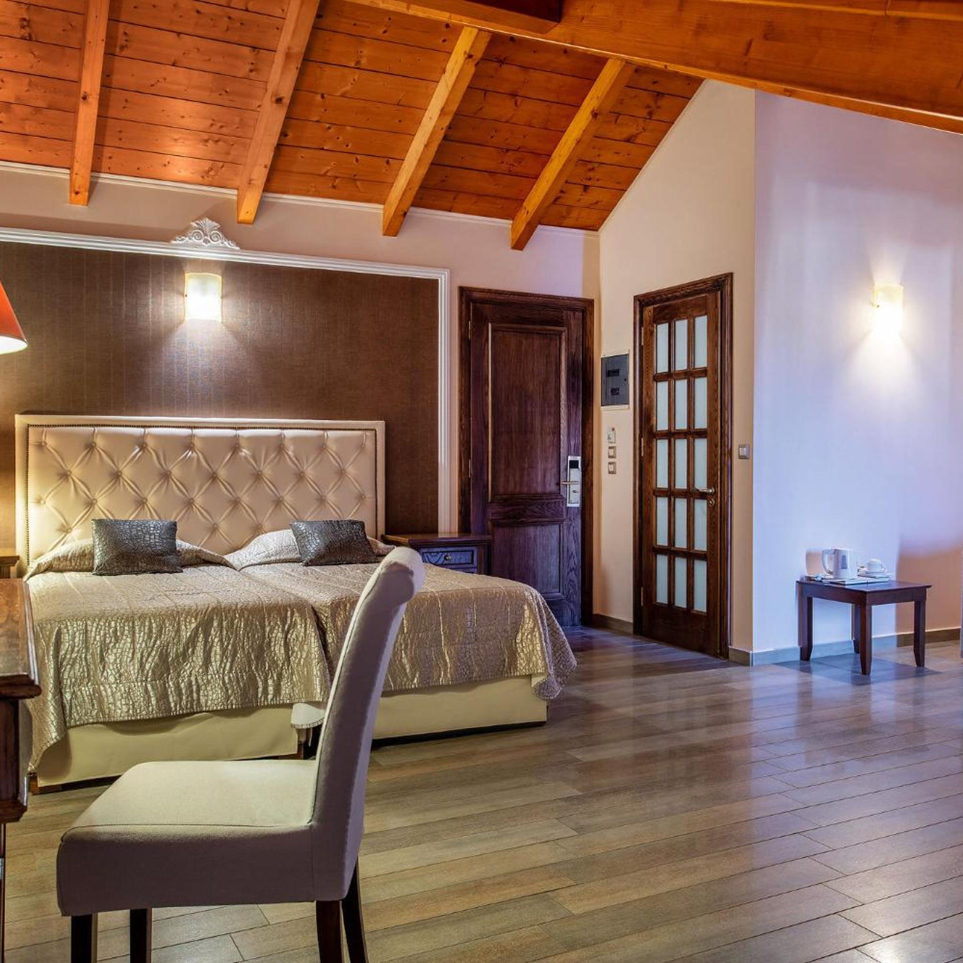 Suite, Side Sea and Pool View, Attic