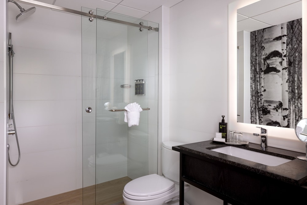 Peaks Hotel & Suites 46/50