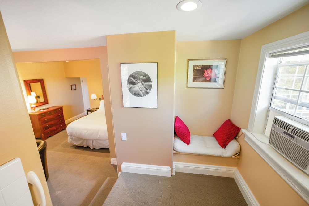 Inn at Occidental 19/50