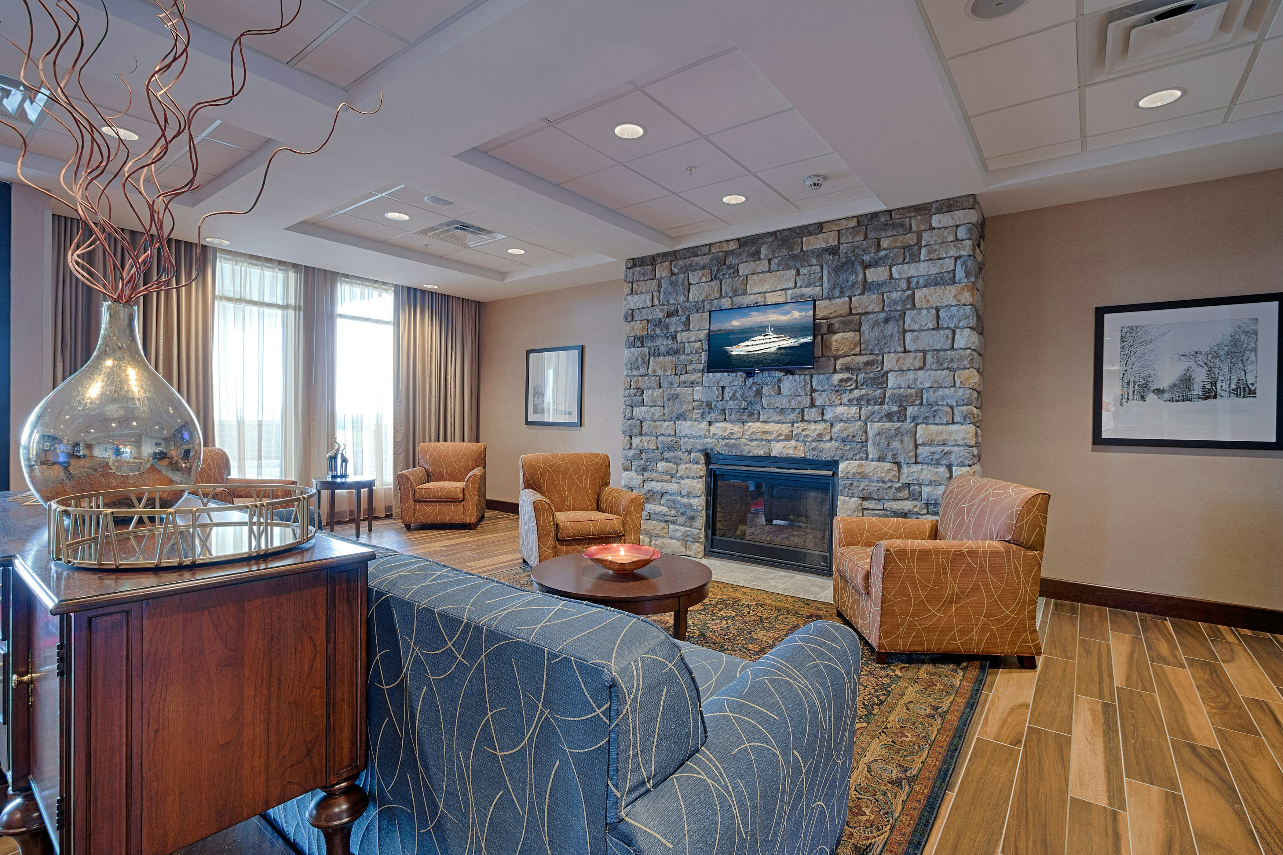 Hampton Inn Suites Cazenovia Ny 22/41