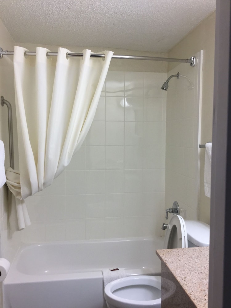 Americas Best Value Inn Jefferson City 18/33