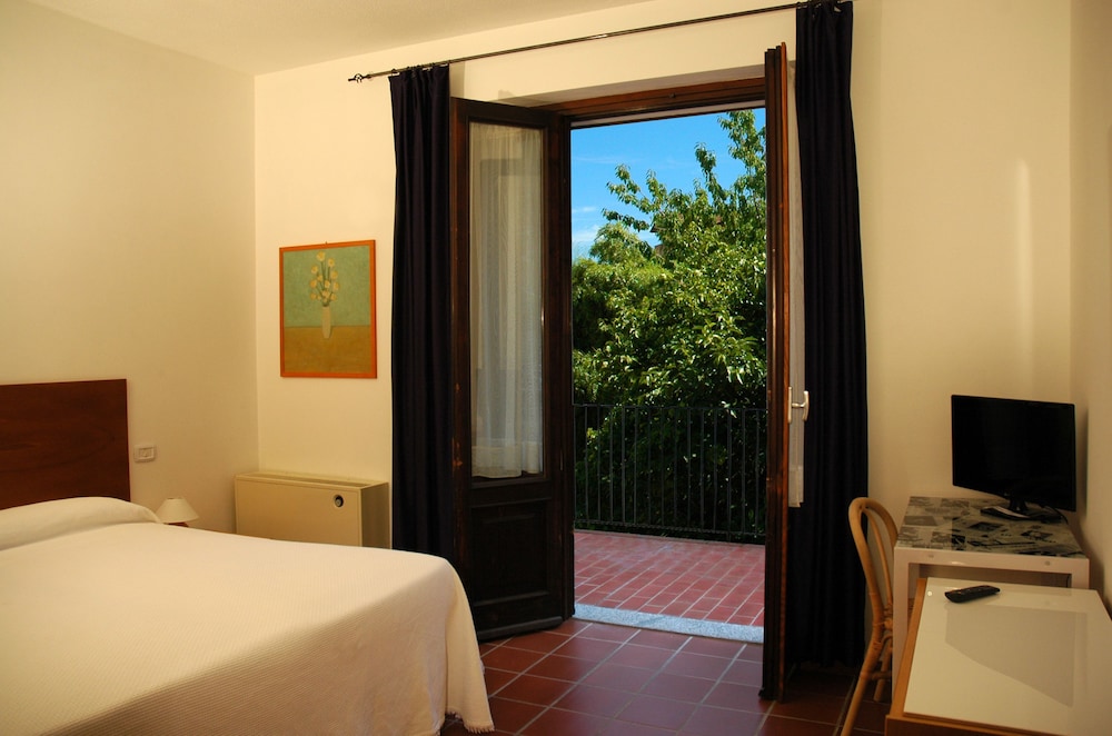 غرفة أساسية بسرير كوين بإطلالة على الحديقة، Hotel Sonenga 7/8