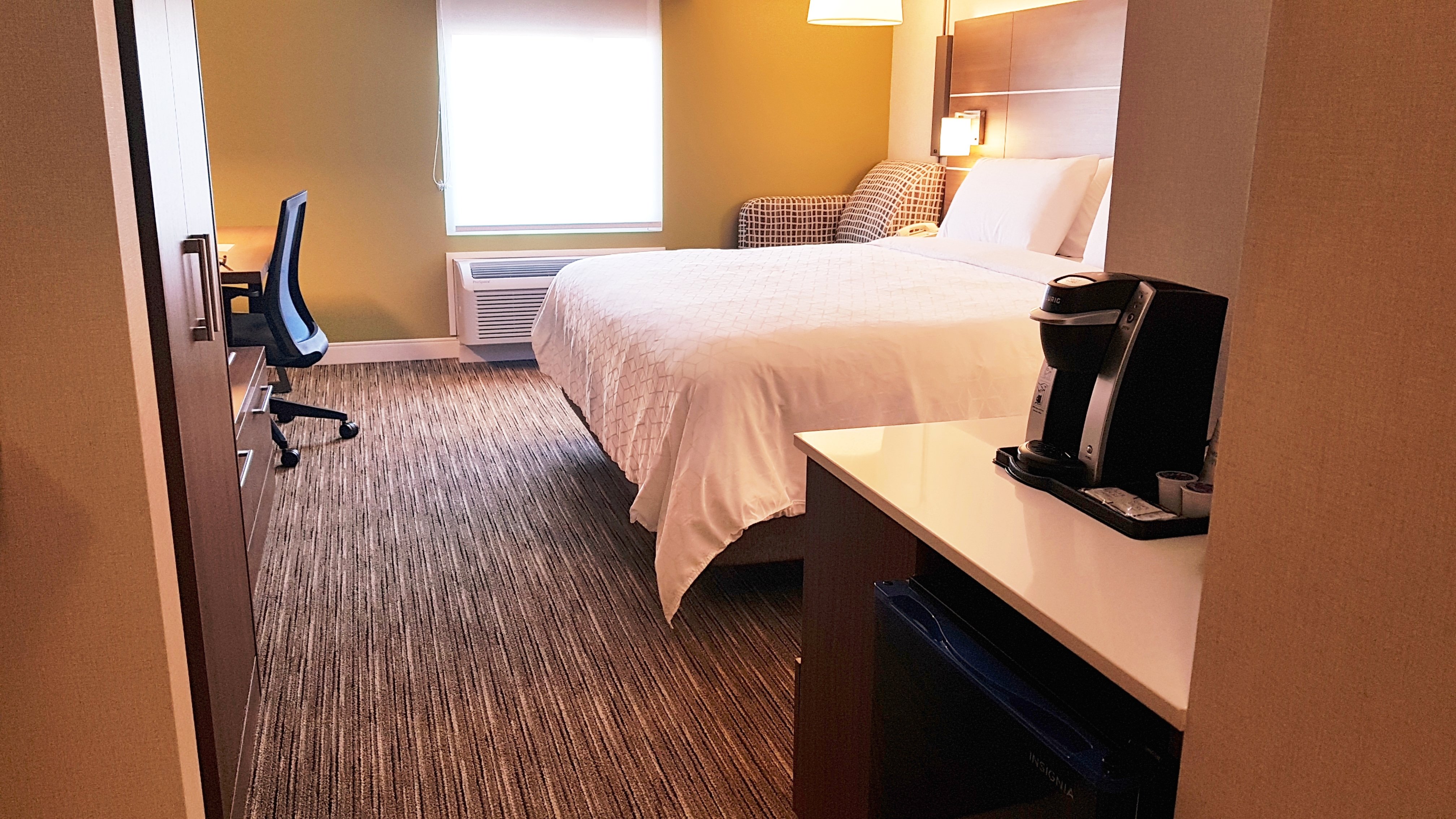 Holiday Inn Express Suites Surrey 19/50