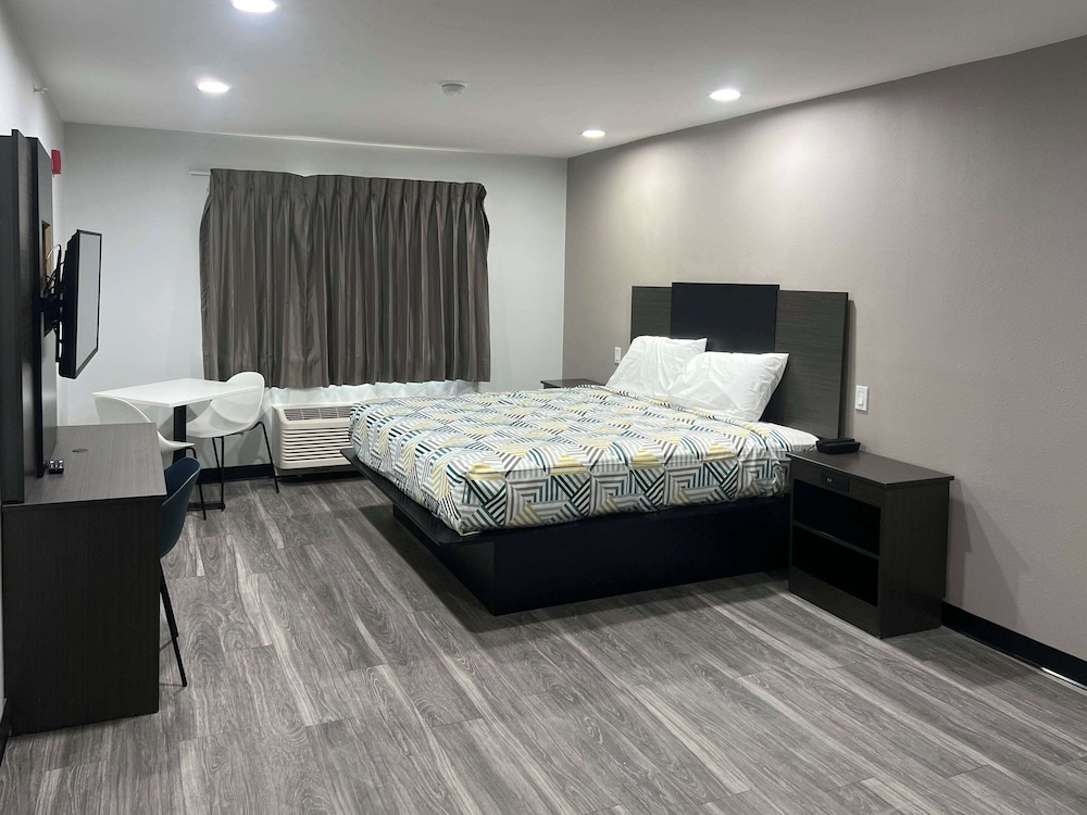 STANDARD, KING BED, KITCHEN
