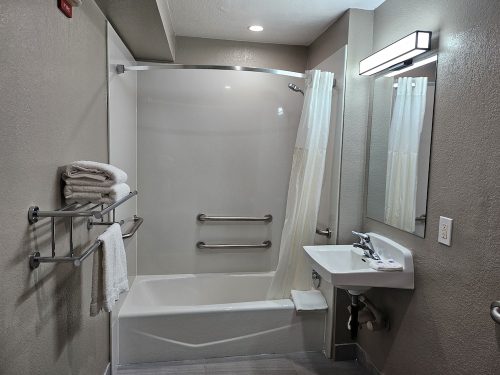 Motel6 Westminster, CA - North 60/60