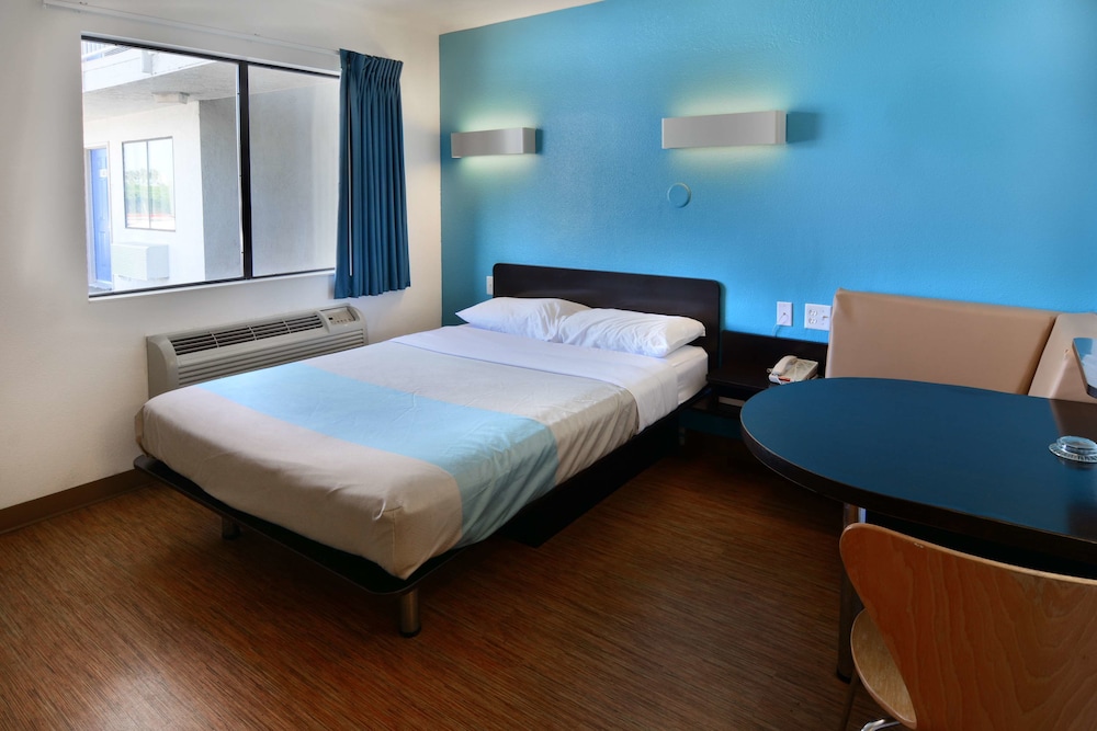 Motel6 Galveston, TX 33/59