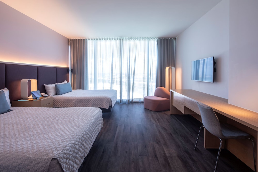 ROOM, 2 QUEEN BEDS, SKYLINE VIEW, ACCESSIBLE