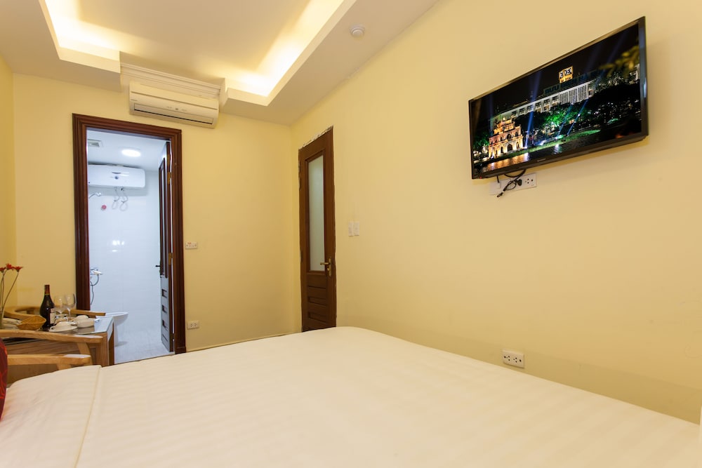 Queen Light Hotel 25/55