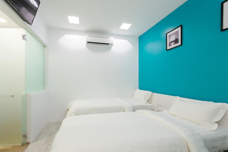 Deluxe, Twin Beds, No Window
