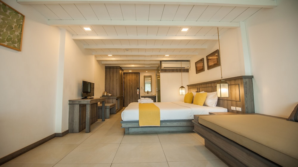 B2 Riverside Premier Hotel 7/22