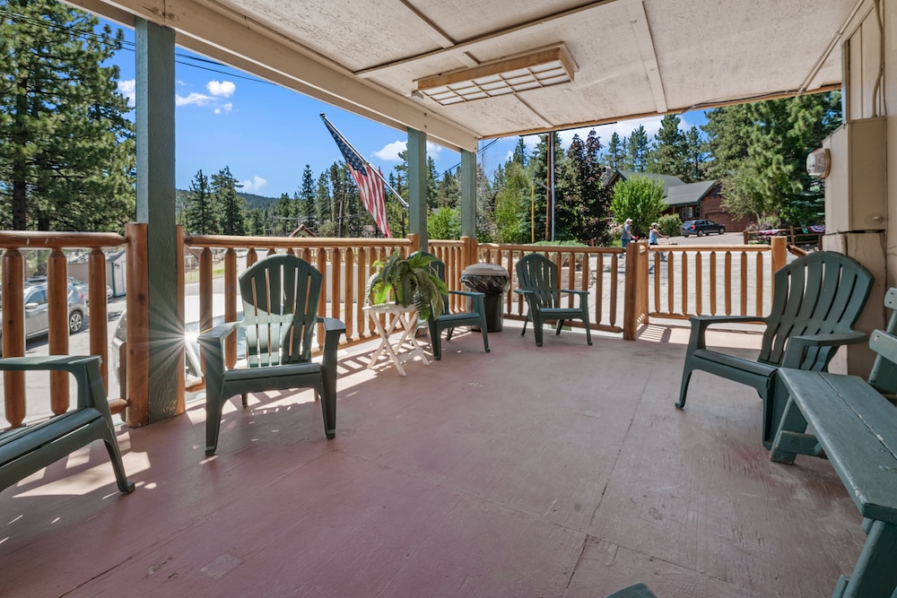 Big Bear Lakefront Lodge 24/50