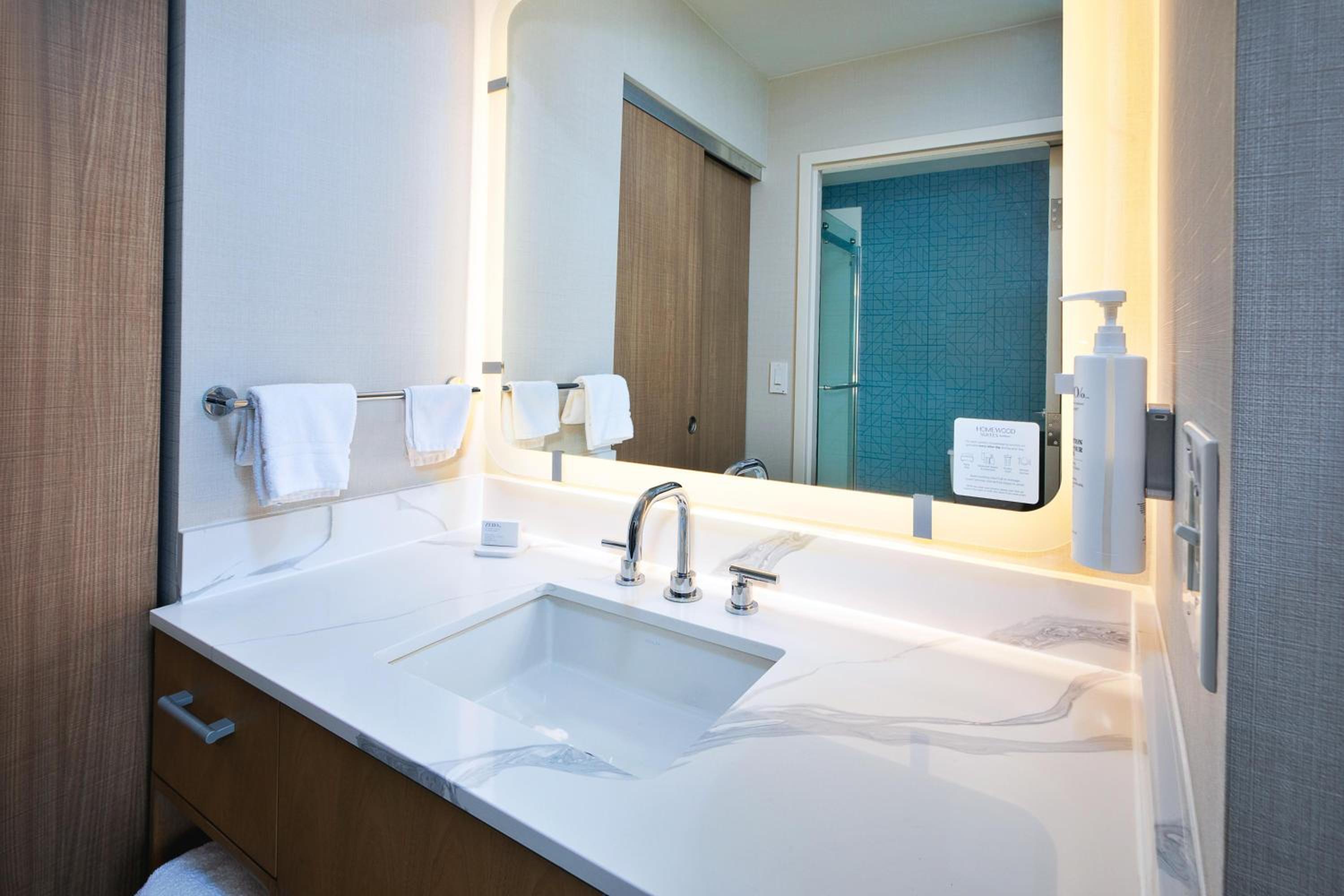 جناح بسريرين كينج بغرفة نوم واحدة مع أريكة، Homewood Suites By Hilton Sioux Falls Sd 3/3