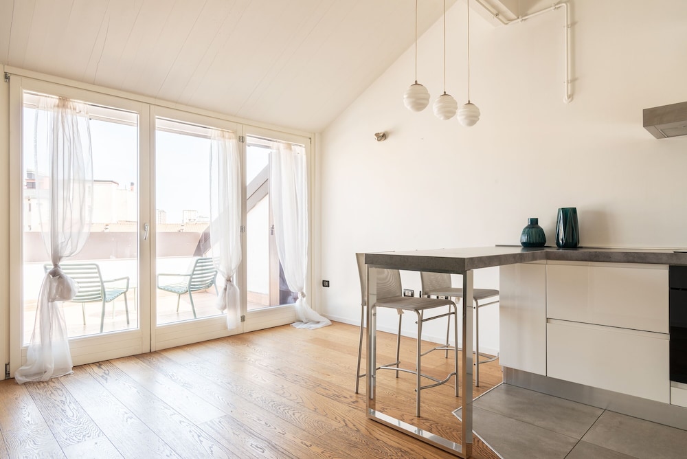 Easyhomes - Brera Luxury Suites 14/42