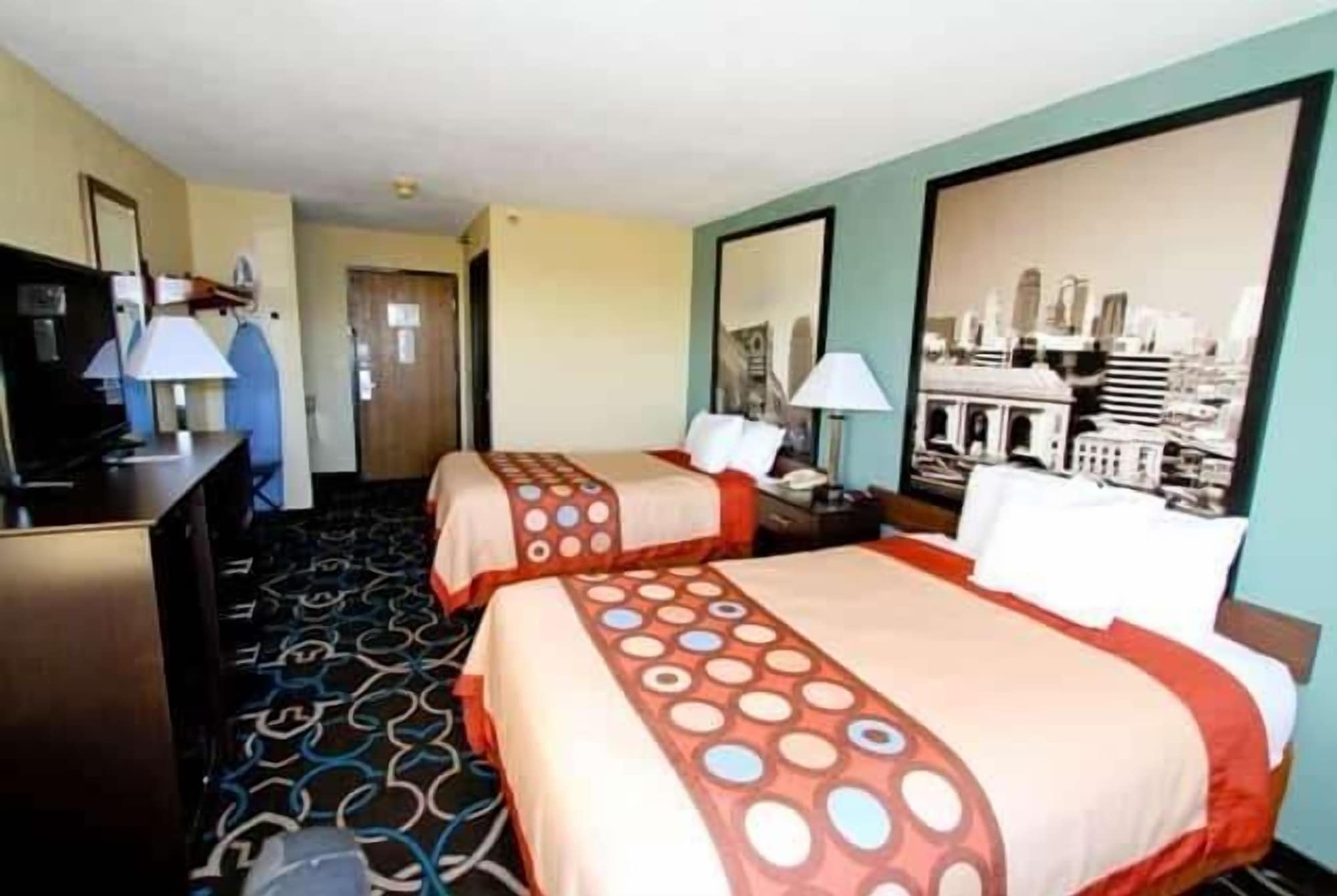 غرفة بسريرين مزدوجين، Super 8 By Wyndham Kansas City 3/10