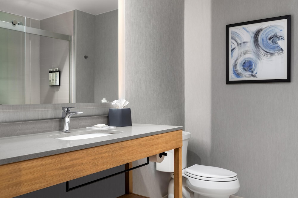 Hyatt Place Toronto Airport 48/50