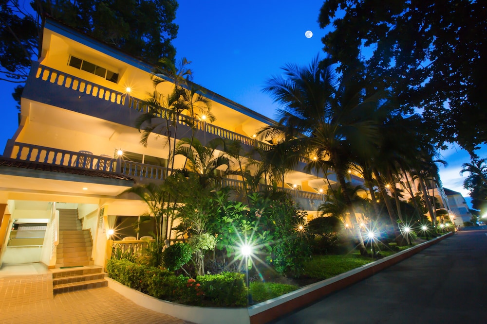 Twin Palms Resort 12/52