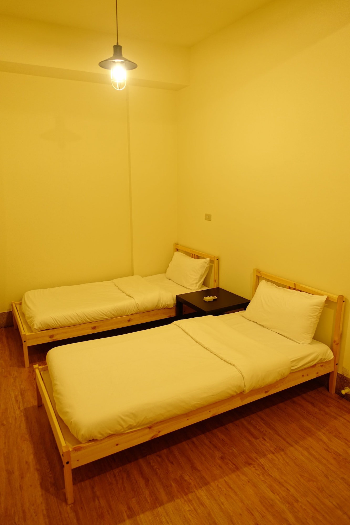 ROOM, TWIN BEDS, SHARED BATHROOM