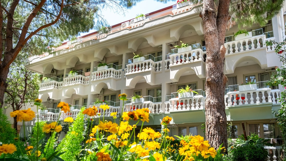 Rose Garden Premium Hotel 2/49